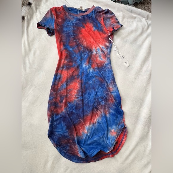 TWO DRESSES - Picture 5 of 5